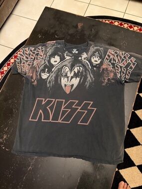 Liquid Blue Faded KISS Graphic Tee in Black and Red XL